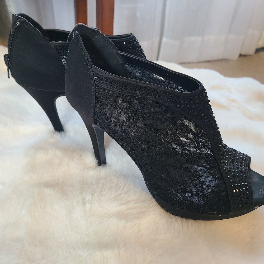 Very Cherry black lace high- heeled shoes.